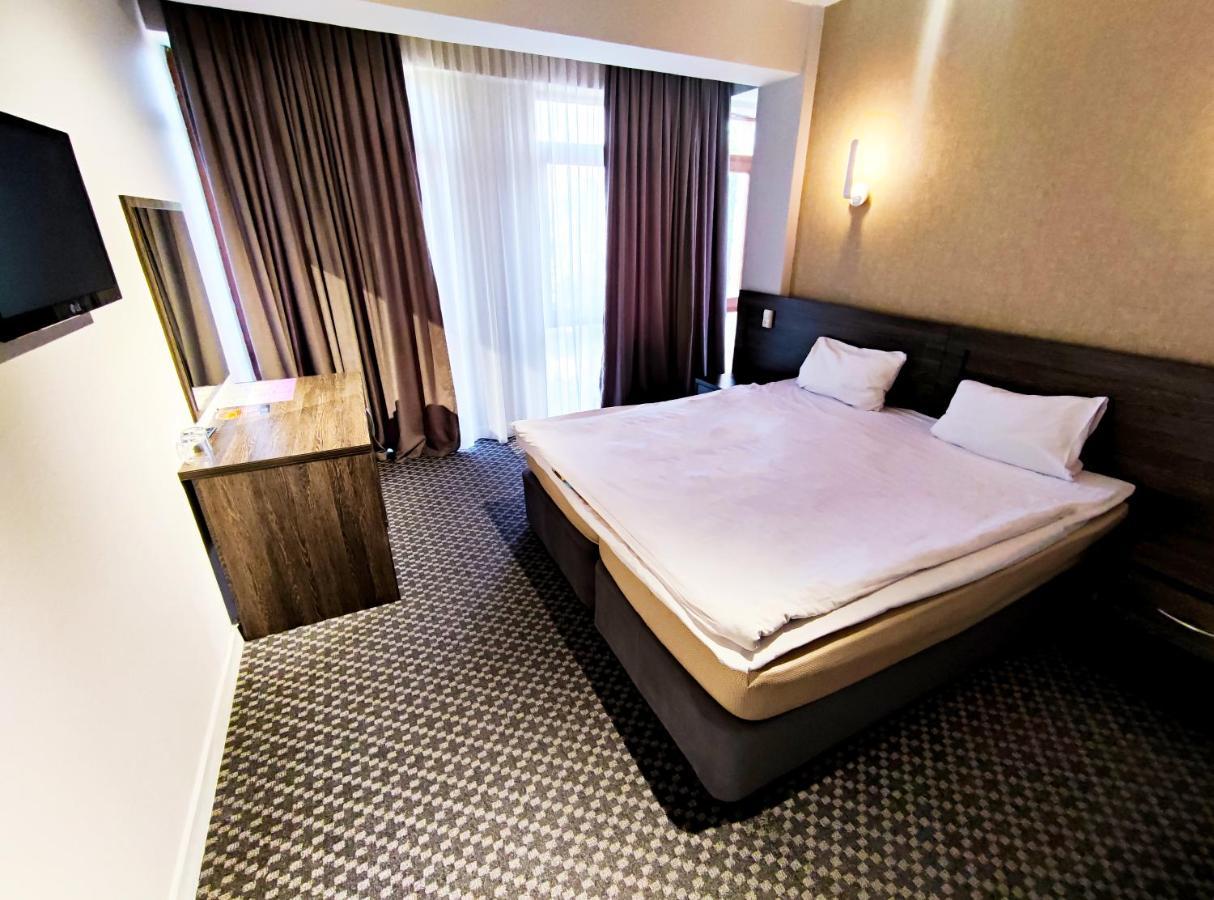 Golden Palace Hotel Almaty Eksteriør billede