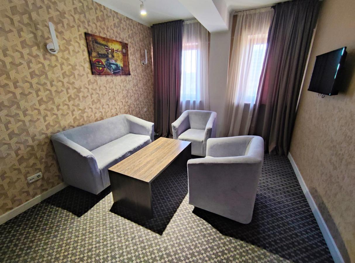 Golden Palace Hotel Almaty Eksteriør billede