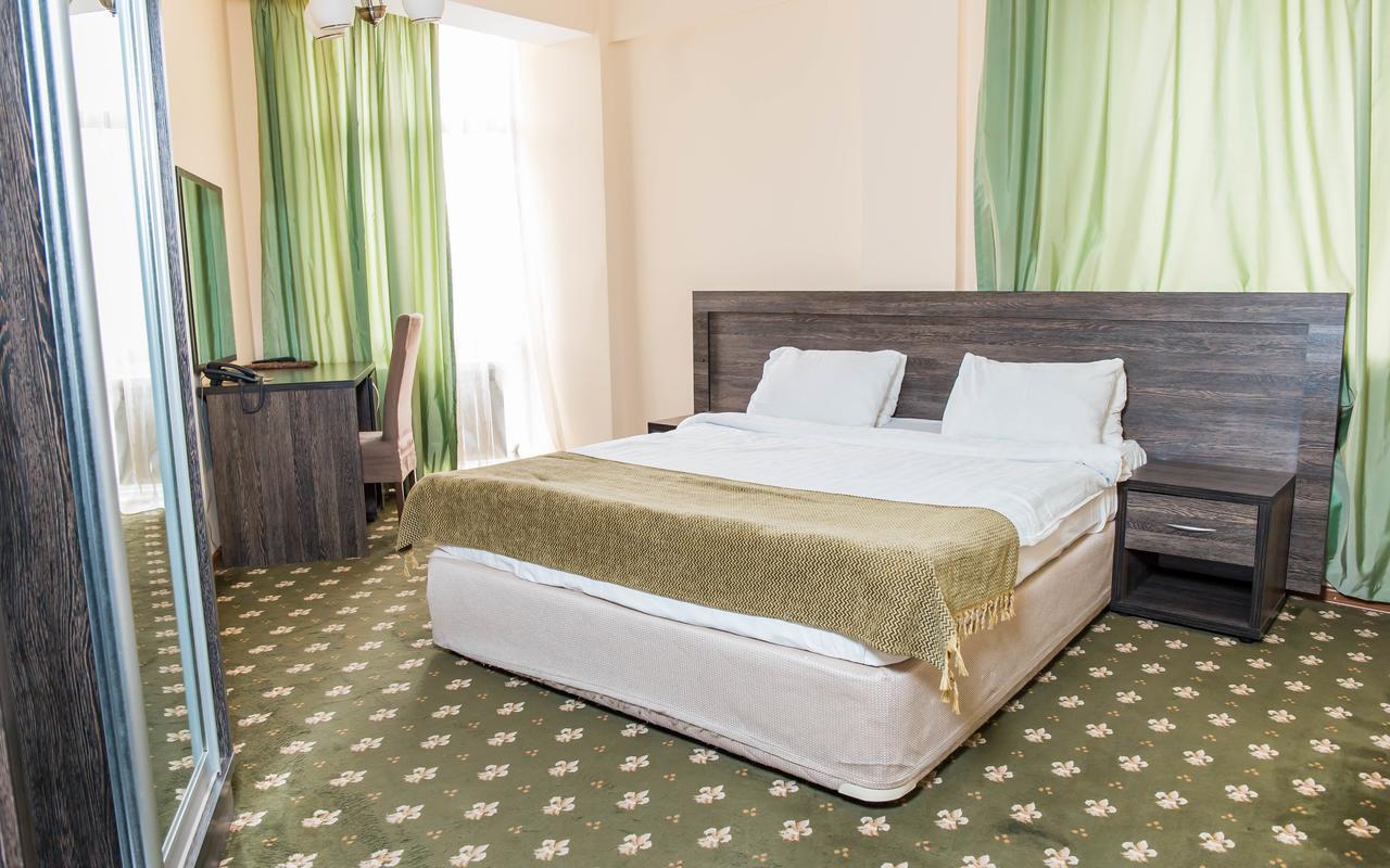 Golden Palace Hotel Almaty Eksteriør billede