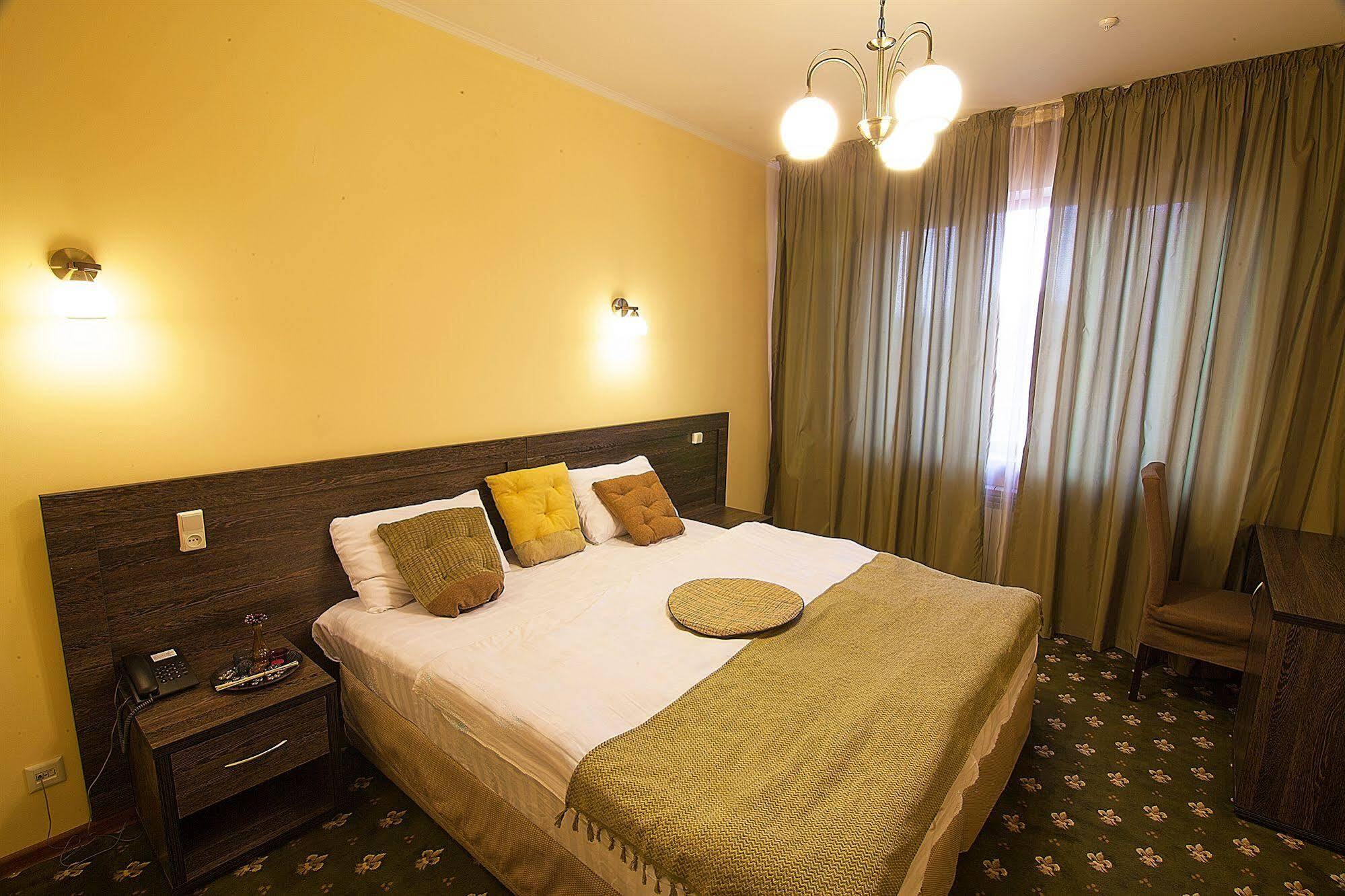 Golden Palace Hotel Almaty Eksteriør billede